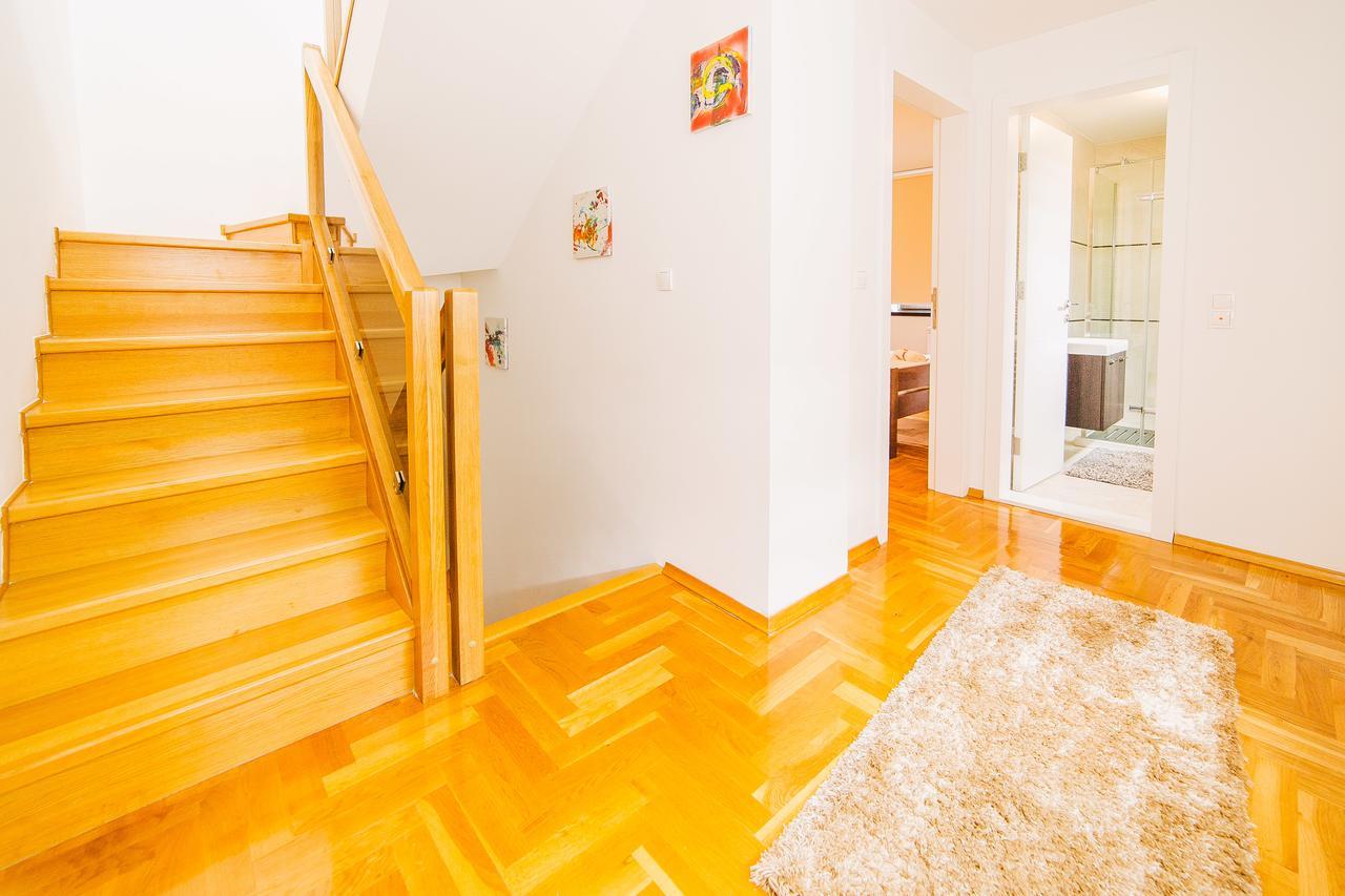 Luxury 3 Story House- Best View サラエヴォ エクステリア 写真
