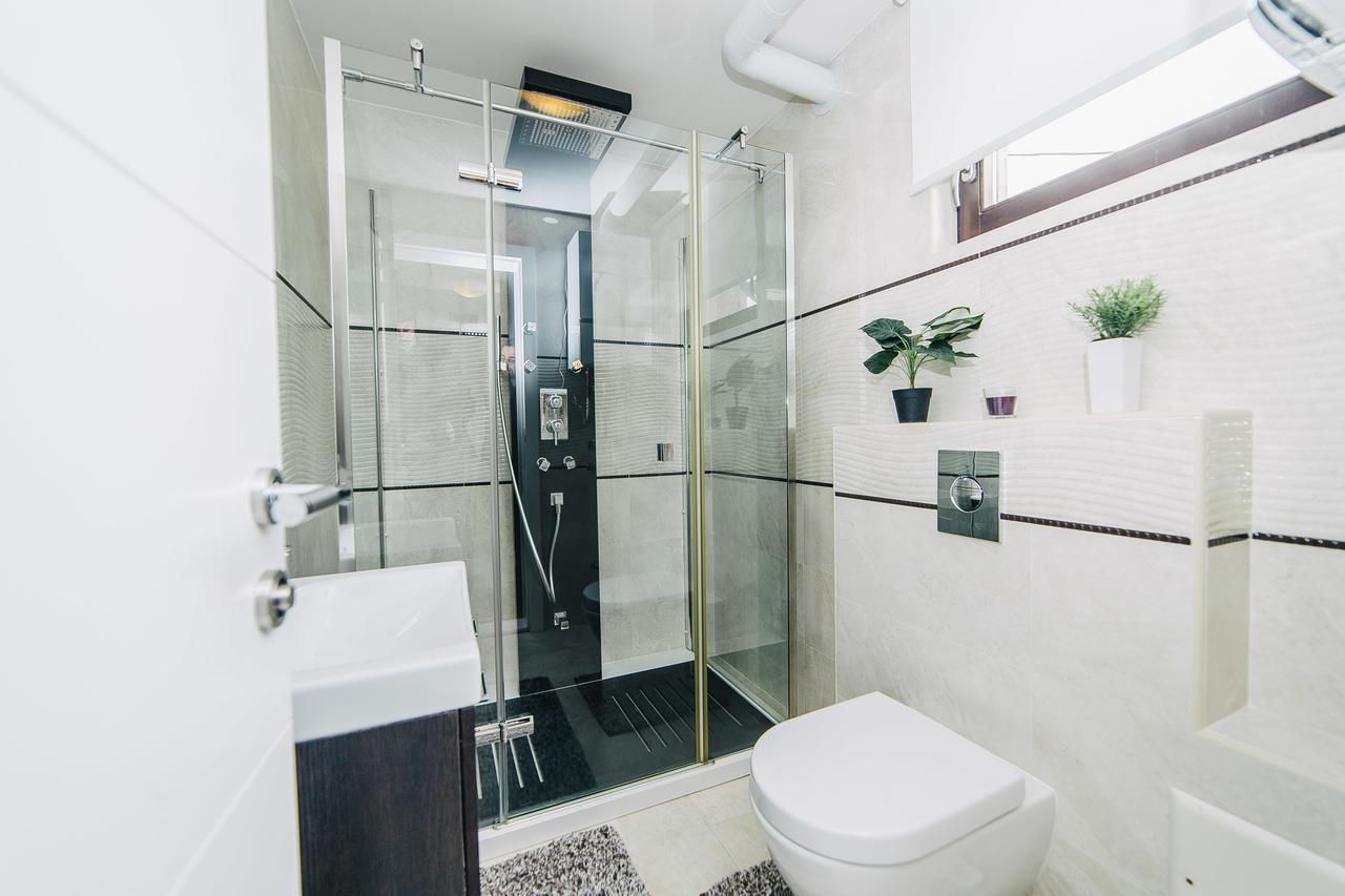 Luxury 3 Story House- Best View サラエヴォ エクステリア 写真