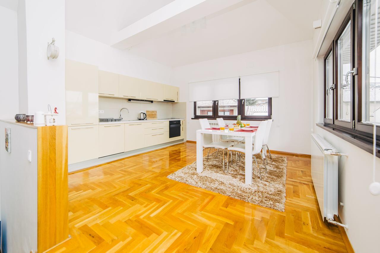 Luxury 3 Story House- Best View サラエヴォ エクステリア 写真
